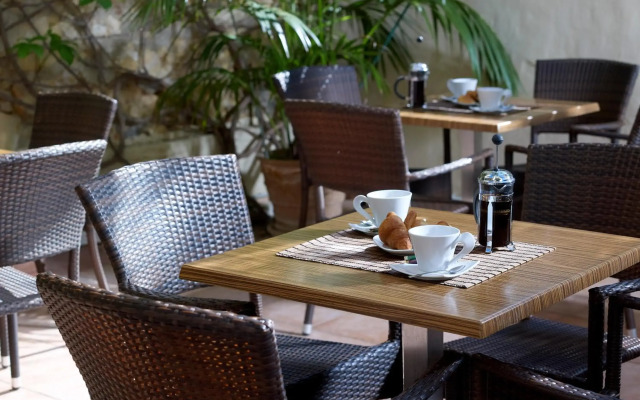 Irida Hotel