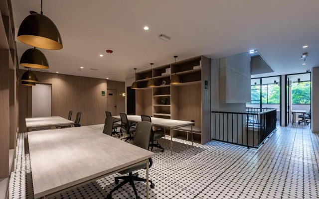 Nakúa Stay + Work