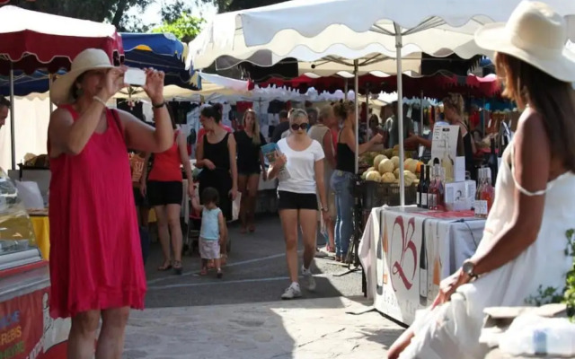 Beautiful House in Lacanau Near sea