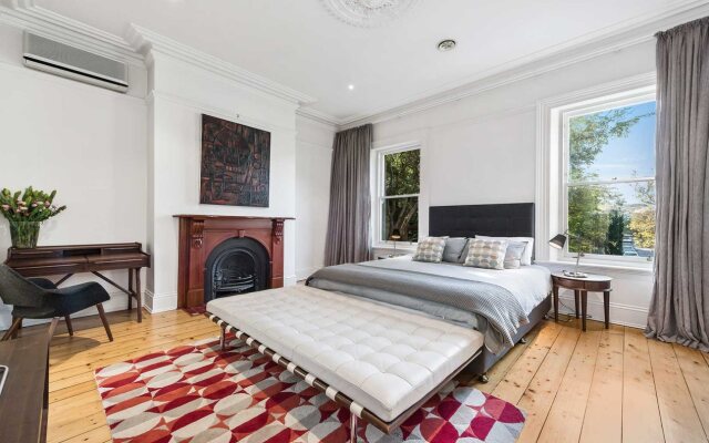 Waratah Stay - A Mansion Experience
