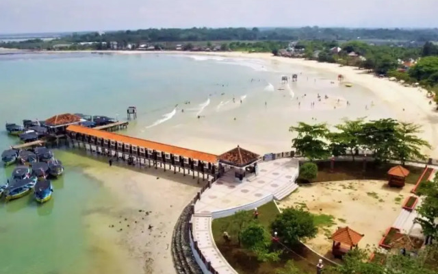 Bandengan Beach Hotel Jepara 2