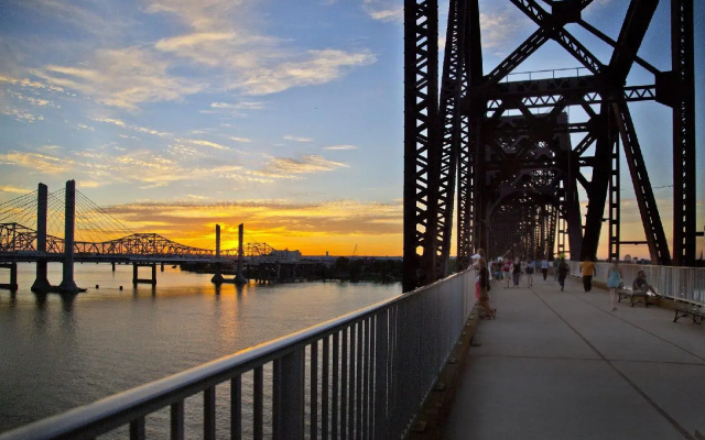 Sheraton Louisville Riverside Hotel