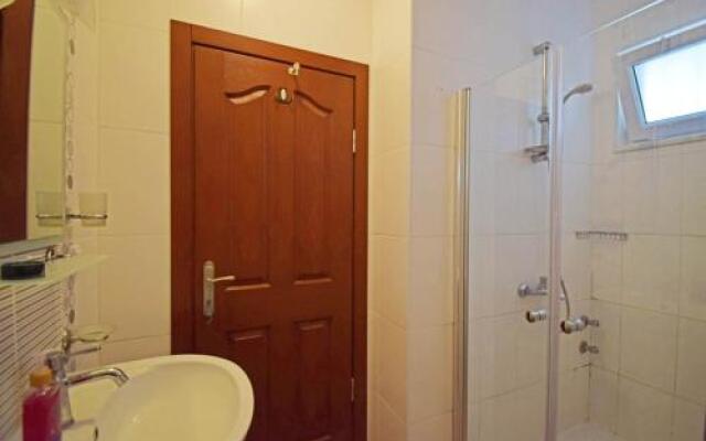B2 Arnna Apartment