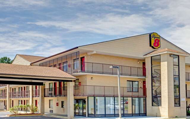 Super 8 by Wyndham Fredericksburg