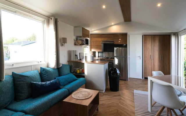 Ocean Dreams Chalet in Oostkapelle With Pool