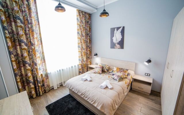Apart-hotel on sqr. Market