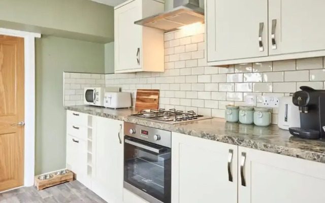 Host Stay Oliver s Den