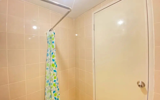 Serene 1Br Apartment At Parahyangan Residence