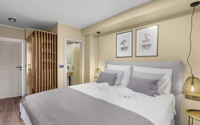 Apartment Near Beach With Pool