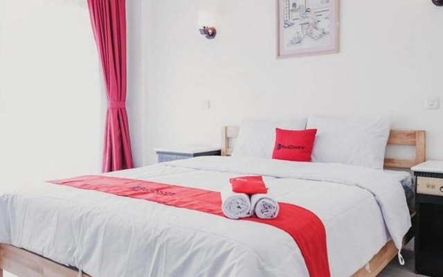 RedDoorz Plus near Pelabuhan Merak – Guest Rooms – Cilegon