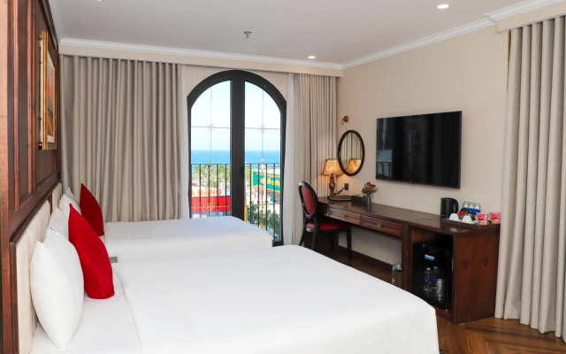 Golden Lotus Luxury Hotel Da Nang – Guest Rooms – Da Nang