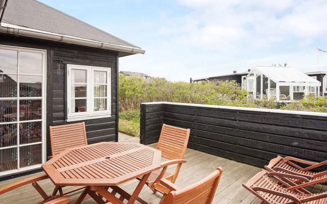 Serene Holiday Home in FanÃ¸ near Sea
