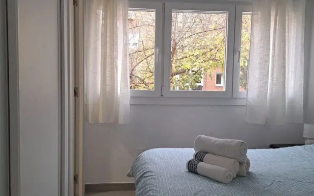 Charming Apartment up to 4 Persons 3 min to Metro