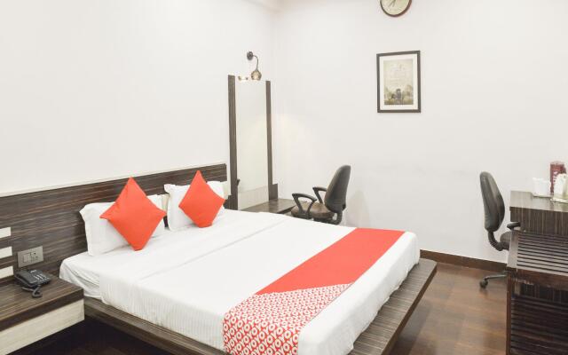OYO Flagship 3352 Krishna Guest Lines Bagri Market