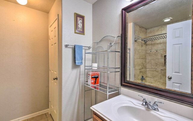 Spacious & Central Katy Retreat: 27 Mi to Houston!