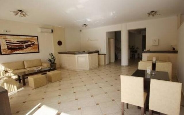 Konstantinos Hotel & Apartments