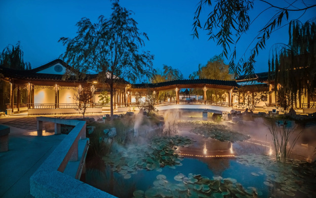 Yihe lake shore Hotspring