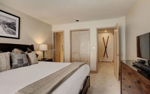 Luxurious 3 Bedroom/4 Bath Townhome- Beaver Creek Ski-in/out Townhouse by RedAwning