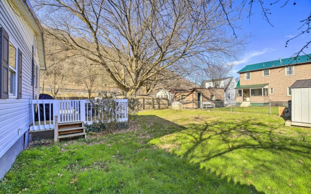 Pet-friendly Charleston Home w/ Fenced Yard!