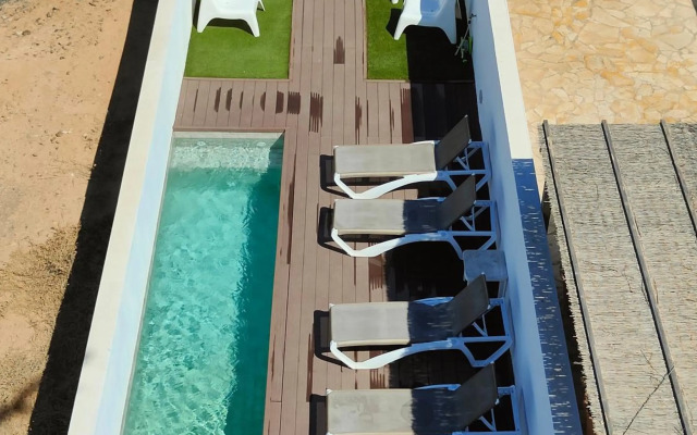 BLUE BREEZE house with pool facing sea