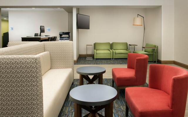 Holiday Inn Express & Suites Baltimore - BWI Airport North by IHG