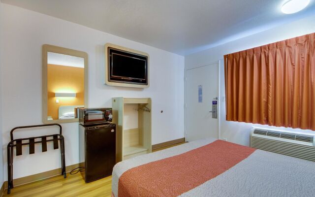 Motel 6-Muskogee, OK