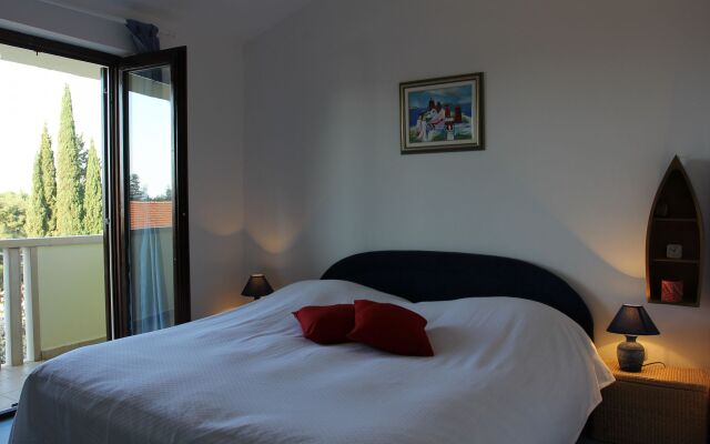 Holiday house Silvia - open pool: Supetar, Island Brac