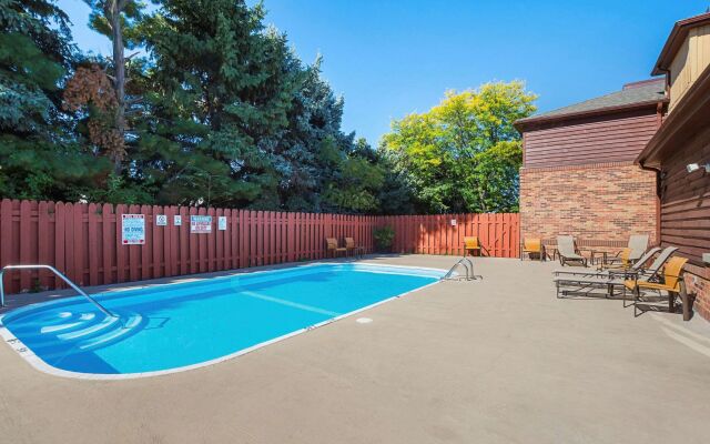 Quality Inn & Suites Holland