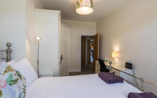 Kingsway Apartment
