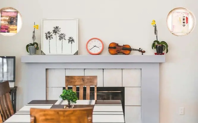 Spacious Retreat Near Iconic LA Sights