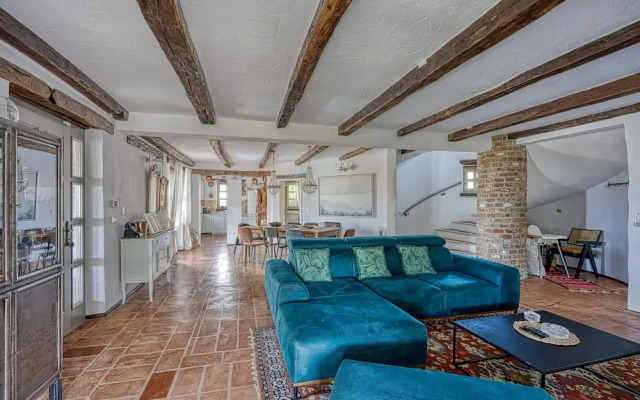 Vila Amyra With Pool