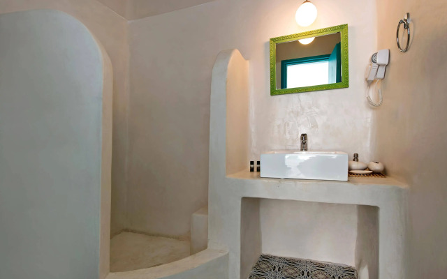 Nissia Beach Apartments and Suites