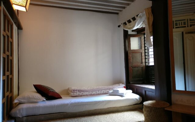 Hiranya Guest House
