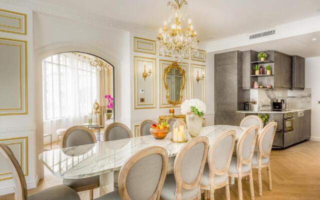 Luxury 6 Bedroom 5 bathroom Palace Apartment - Louvre View