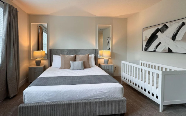 Upstay - Modern Family Townhouse w Private Pool