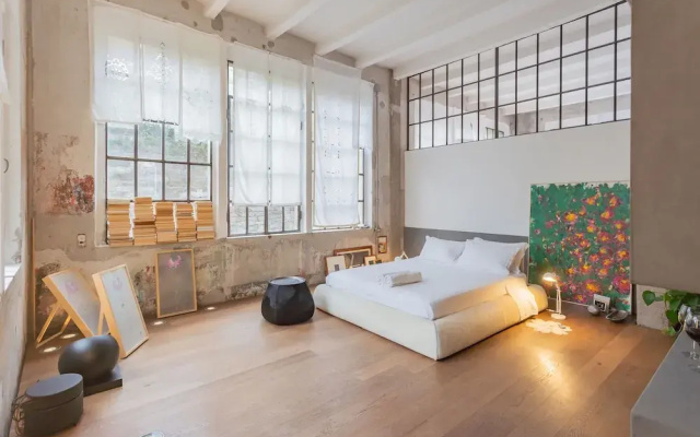 Design Loft With Private Parking