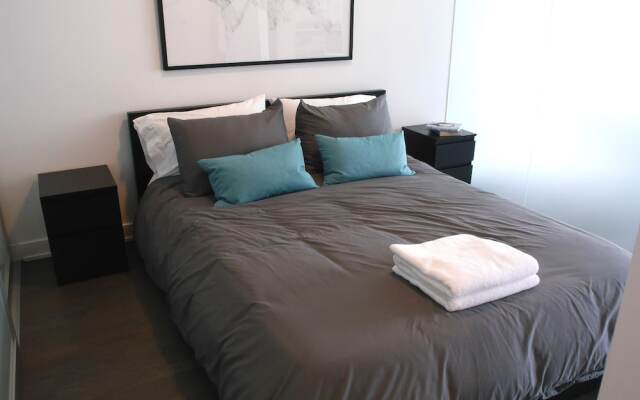 Stunning 1BR Condo in Popular King West