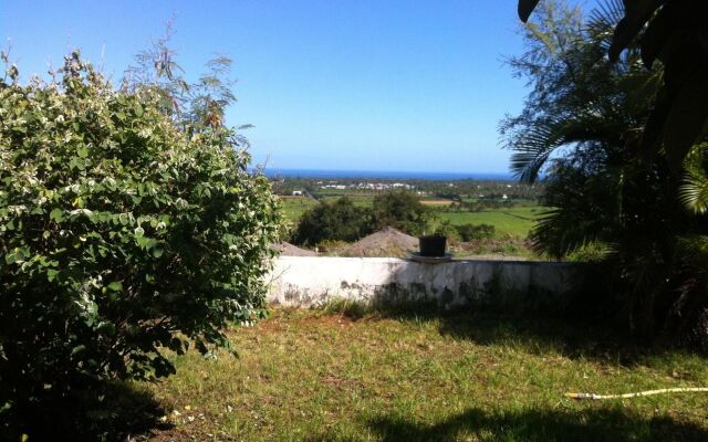 Apartment With 2 Bedrooms in Etang-salé les Hauts, With Enclosed Garde