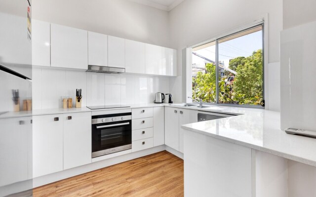 MARJ12- Stylish and Spacious Apartment