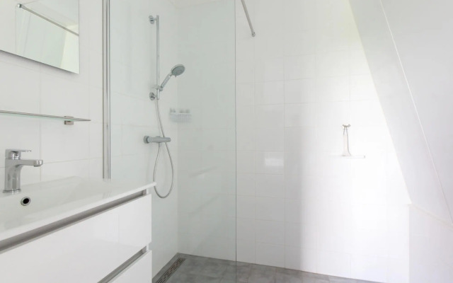 Holiday Home With Private Jetty on Water