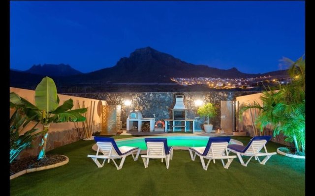 Dream Villa Heated Swimming Pool Barbeque