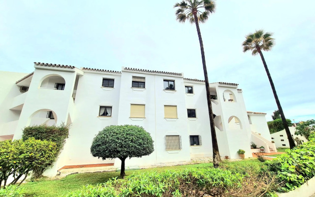 SunRise Sea Views Eco Apartment With Swimming Pool