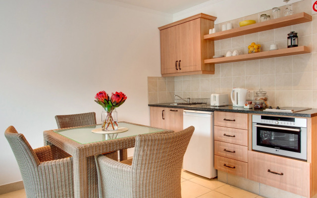 Limoni Luxury Suites