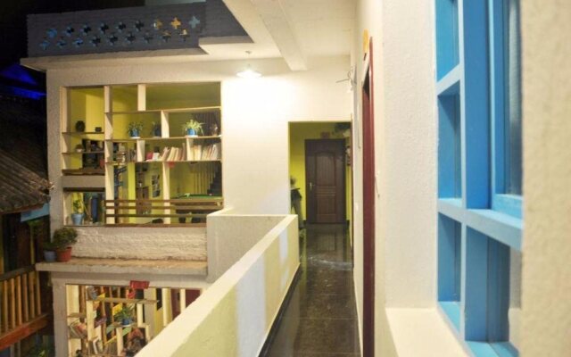 Dali 12 times international youth hostel