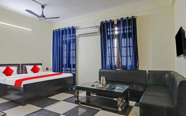 OYO Flagship 80680 Hotel Harsh Inn