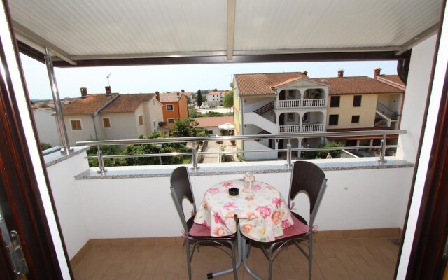 Rooms and Apartment Lea