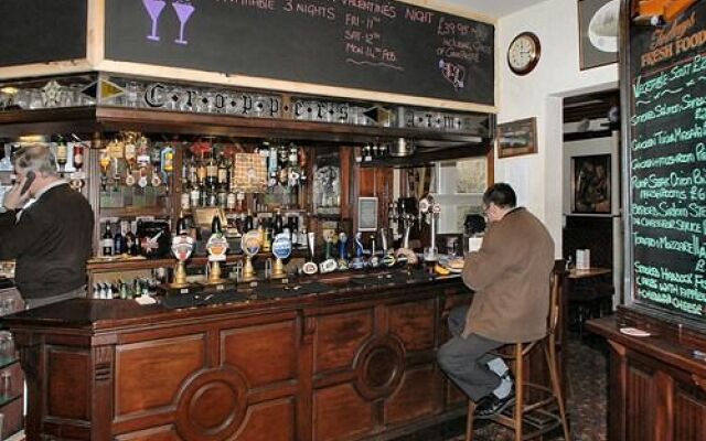 OYO The Croppers Arms