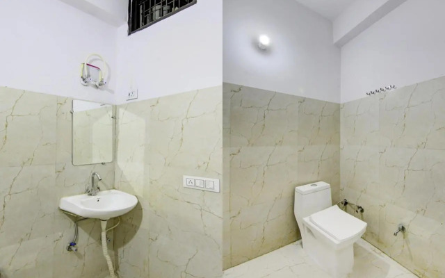 OYO Flagship 80478C Yadav Residency
