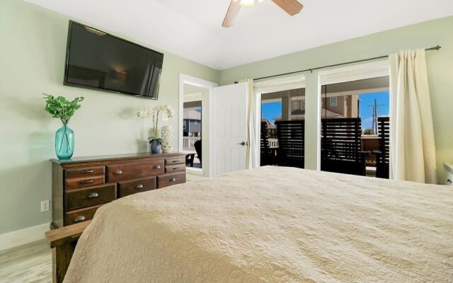 Always Sunny 3 Bedroom Home by RedAwning