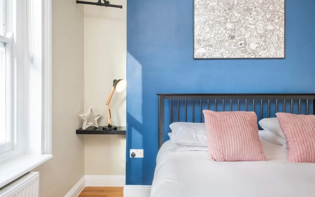 So Glamourous Pad - Fitzrovia - by Frankie Says